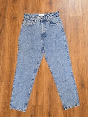 Zara Straight Leg Jeans – Size 6